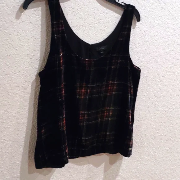 J CREW TOP. - Picture 14 of 17